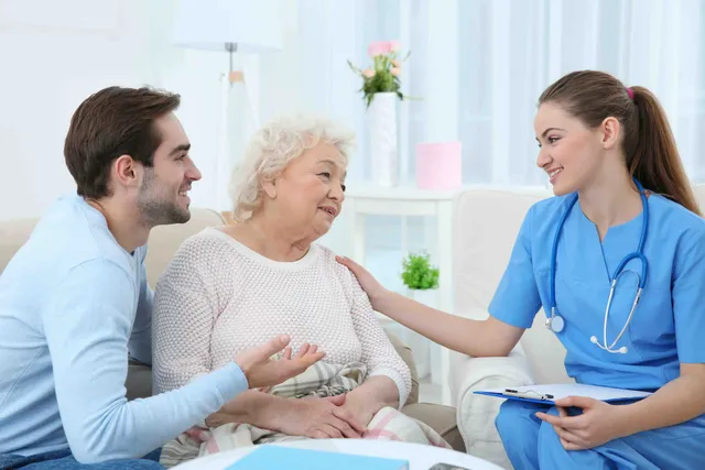 تحاليل دورية لكبار السن والمرضى المزمنين